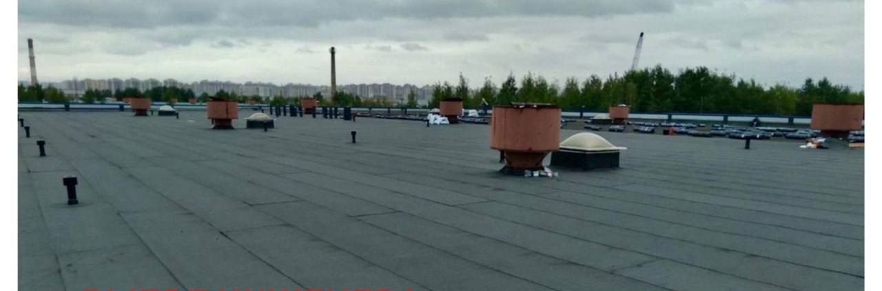 Готовая битумная кровля с кровельными аэраторами: ровный ковёр с посыпкой, аэраторы для просушки подкровельного пространства